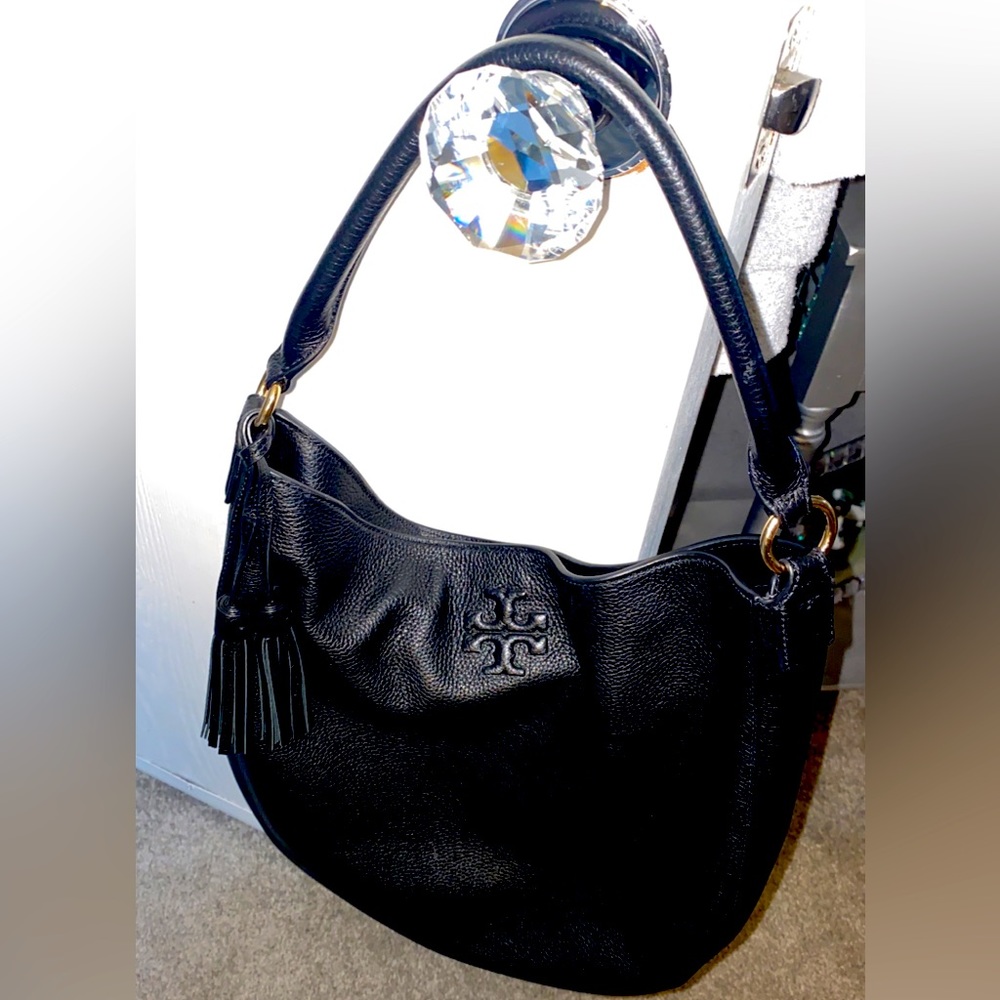 brand new, used only a handful times Tory Burch leather shoulder bag.